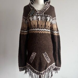 Cozy Brown Alpaca Wool Hooded Sweater with Llama Pattern | Handmade in Peru